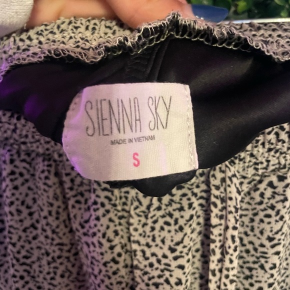 Sienna Sky Black and White Speckled Skirt Size Small - Picture 7 of 7